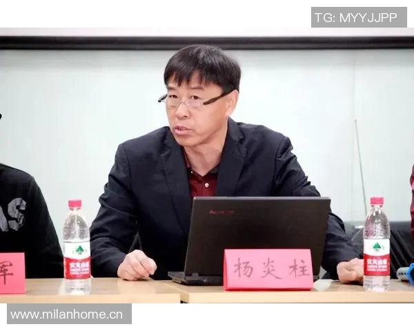 战术革新！新教练如何激活足球转会？